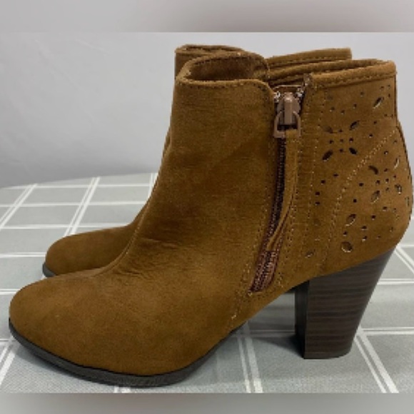 NEW American Eagle Women Suede Ankle Boots - Picture 5 of 7